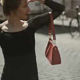 Roza personalizowana mała torebka skórzana na ramię
