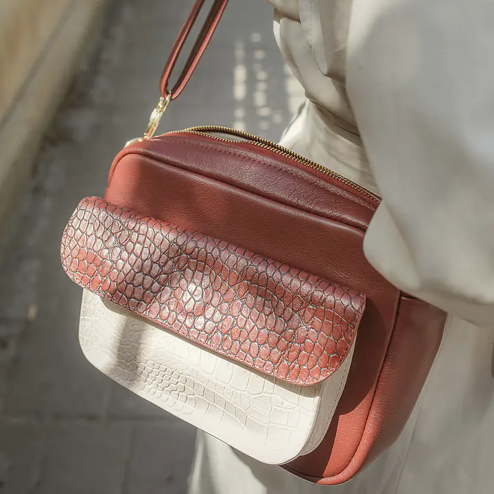 Regina personalizowana torebka skórzana listonoszka crossbody